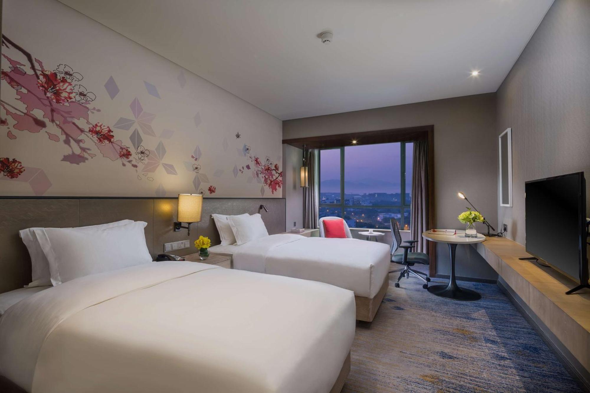 Hilton Garden Inn Zhongshan Guzhen Екстер'єр фото